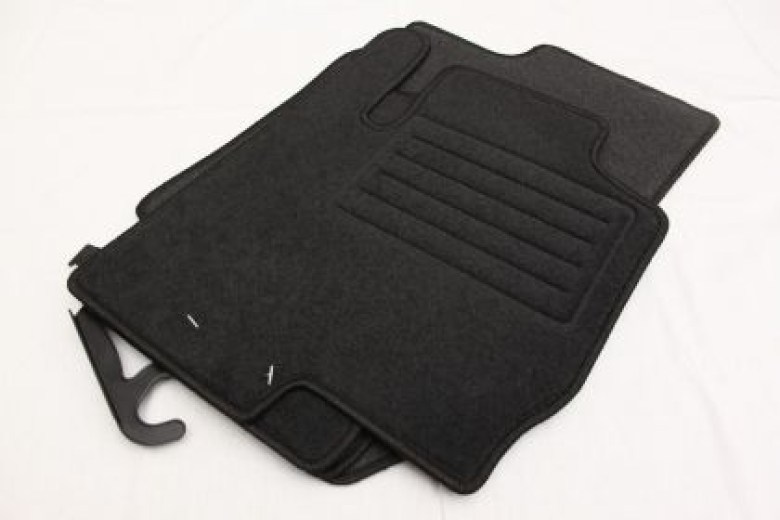 patakia-moketa-gia-mitsubishi-colt-5-porto-2008-4tmh